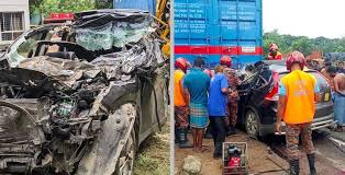 দাঁড়ানো গাড়িকে ধাক্কা, নিহত ৩