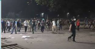 মধ্যরাতে ঢাবি ও ঢাকা কলেজের শিক্ষার্থীদের সংঘর্ষ