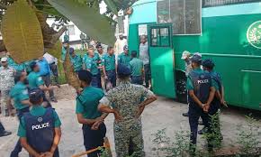 সেনা কর্মকর্তাদের আনা হয়েছে ট্রাইব্যুনালে