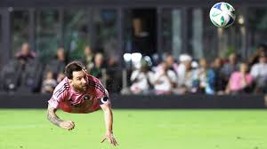 সোনার জুতো হাতে পাওয়ার রাতে হাওয়ায় ভেসে অবিশ্বাস্য গোল মেসির