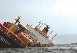 কাঁচামাল নিয়ে জাহাজডুবি