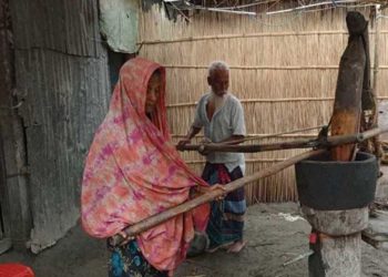 ঘানি টানা বৃদ্ধ স্বামী-স্ত্রীর পাশে তারেক রহমান