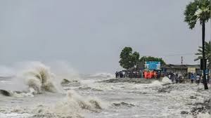 নামলো সতর্ক সংকেত, বৃষ্টি ঝরিয়ে দুর্বল হতে পারে