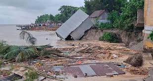 শরীয়তপুরে পদ্মার ভাঙনে বিলীন তিন গ্রাম