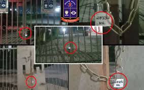 মধ্যরাতে ঢাবির পাঁচ ভবনের ফটকে তালা দিল