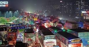 মহাসড়কে অন্ধকার বাণিজ্য