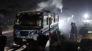 ফেনীতে দাঁড়িয়ে থাকা বাসে আগুন