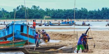 যাদুকাটার বালু নিয়ে ‘হরিলুট’