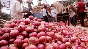 হঠাৎ পেঁয়াজের দাম ১৫০ টাকা ছাড়াল