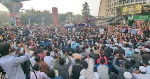 শেষবারের মতো দেখতে শাহবাগ চত্বরে মানুষের ঢল