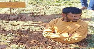 মা-বাবাকে নির্যাতন, ছেলেকে কোমর পর্যন্ত মাটিতে পুঁতে রাখল এলাকাবাসী