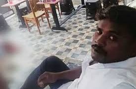 স্ত্রীকে হত্যার পর মরদেহের পাশে দাঁড়িয়ে সেলফি