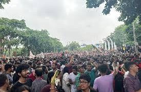 আন্দোলন করে চাপের মুখে