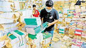 বিলম্বে পাঠ্যবই ছাপার নেপথ্যে ৫ হাজার কোটি টাকার গাইড বাণিজ্য