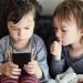 ১৩ বছরের আগে শিশুদের হাতে স্মার্টফোন, বাড়বে ঝুঁকি