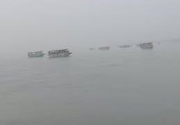 সাগর ও সুন্দরবন কুয়াশার চাদরে ঢাকা