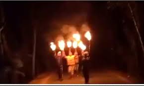 গভীর রাতে আ. লীগের সমর্থনে মশাল মিছিল