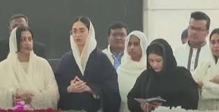 খালেদা জিয়ার কবর জিয়ারত করেন নাতনি জাইমা রহমানসহ পরিবারের সদস্যরা