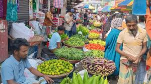 চাহিদার চেয়ে বেশি উৎপাদন, তবুও বাড়ছে শাক-সবজির দাম