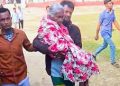 দুই নাতির কাঁধে চড়ে এসে ভোট দিয়েছেন ১২০ বছর বয়সী তৈয়বজান