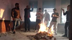 দিনাজপুরে আ. লীগের নেতাকর্মীদের স্লোগান, প্রতিবাদে জেলা কার্যালয়ে আগুন