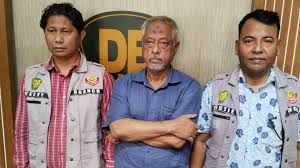 অনেক উত্তর এড়িয়ে যাচ্ছেন মাসুদ উদ্দিন