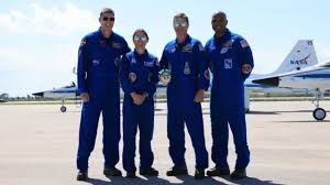 চাঁদের পথে চার নভোচারী