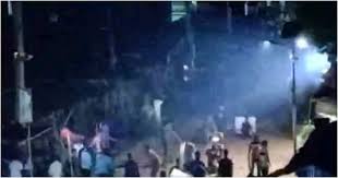 সংঘর্ষ চলতে চলতে নামলো অন্ধকার, টর্চ জ্বালিয়ে অংশ নেয়