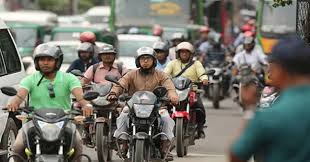 মোটরসাইকেলের চাকা ঘুরছে না, সংসারে অনটন