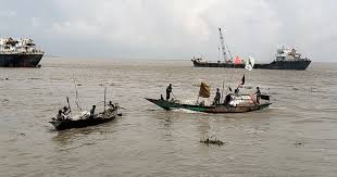 নিষেধাজ্ঞা অমান্য করায় মেঘনায় ৪৫ জেলে আটক