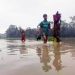 যমুনার বাঁধে ধস বাড়ছে পানি, বন্দি মানুষ