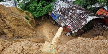 উখিয়ার রোহিঙ্গা ক্যাম্পে পাহাড় ধসে আটজনের মৃত্যু