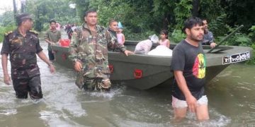 চট্টগ্রামে সেনাবাহিনীর উদ্ধার ও ত্রাণ সহায়তা