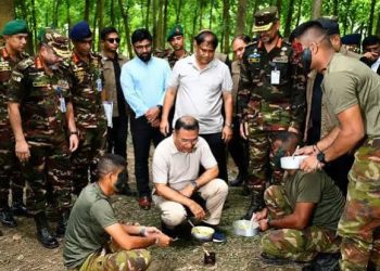 সেনাবাহিনীর গ্রীষ্মকালীন প্রশিক্ষণ পরিদর্শনে প্রধানমন্ত্রী