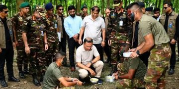 সেনাবাহিনীর গ্রীষ্মকালীন প্রশিক্ষণ পরিদর্শনে প্রধানমন্ত্রী