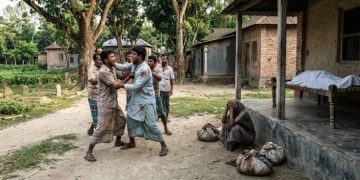 বাবার লাশ রেখে দুই ভাইয়ের সংঘর্ষ