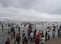সমুদ্রসৈকতে পর্যটকের ঢল