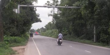 মহাসড়কে এআই ক্যামেরা চুরির চেষ্টা