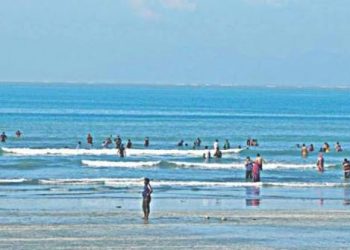 সেন্টমার্টিনে ভেসে এলো মিয়ানমার-থাইল্যান্ডের প্লাস্টিক বর্জ্য