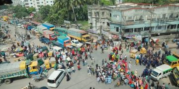 আজও উত্তরায় গার্মেন্টস শ্রমিকদের বিক্ষোভ মিছিল