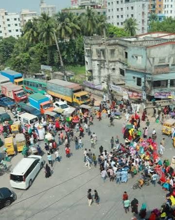 আজও উত্তরায় গার্মেন্টস শ্রমিকদের বিক্ষোভ মিছিল
