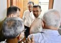 হাসপাতালের কক্ষে চিকিৎসকের ধূমপান